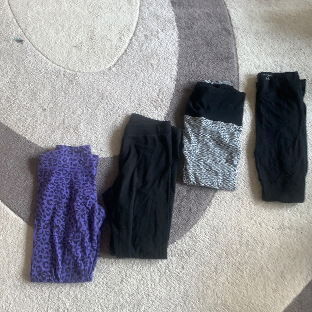 BUNDLE OF 4 pair leggings and capris MEDIUM